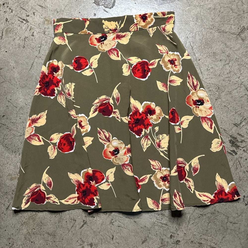 High waisted y2k knee length half circle skirt size 5 olive and tan floral